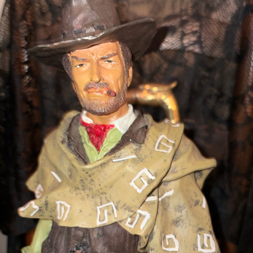 A signed Clint Eastwood "Man with No Name" statue 1997 - Picture 3 of 7